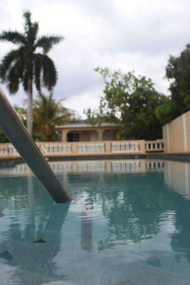 Paradise On The Rocks Negril Exterior photo